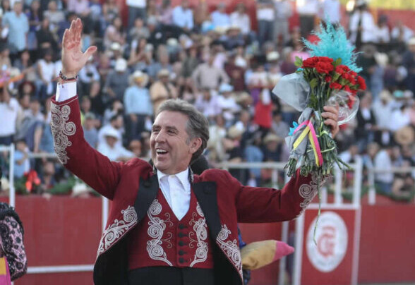 Pleno de Pablo Hermoso en Xalostoc; en hombros Guillermo en Moroleón; Morelli pincha el triunfo en su reaparición