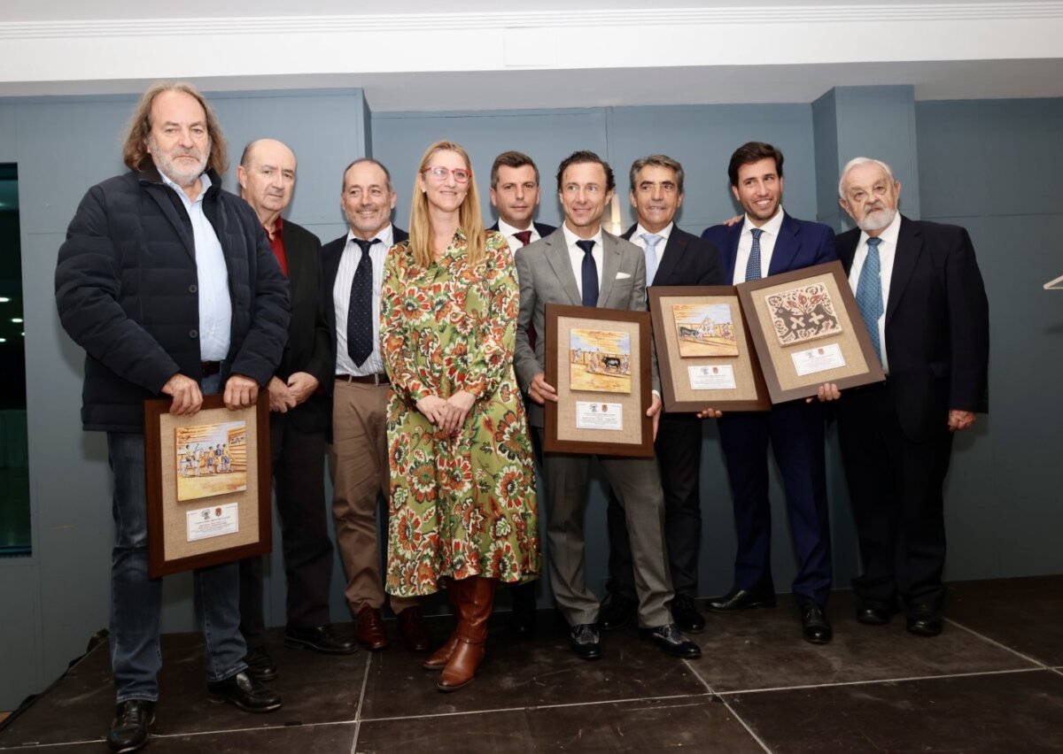 Rafaelillo y Victorino Martín, premiados en Alicante por los "Amigos de Nimes"