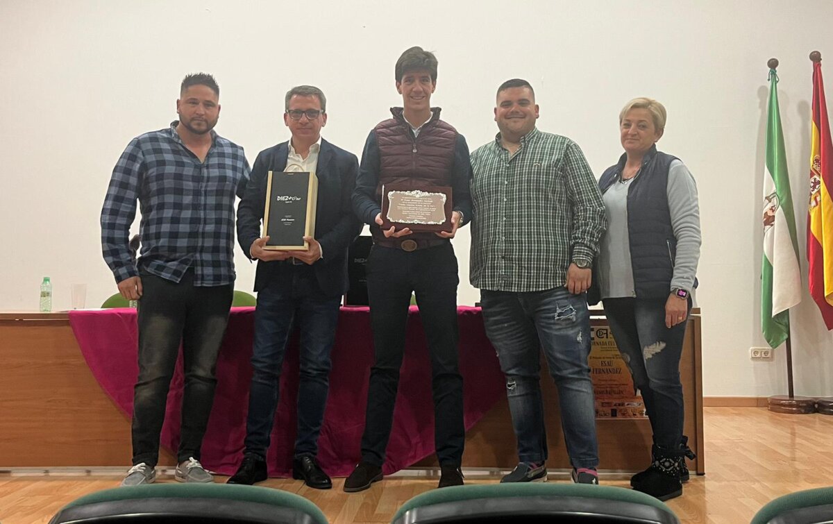 Esaú Fernández, premiado en Granada por el indulto de un Miura en Sanlúcar