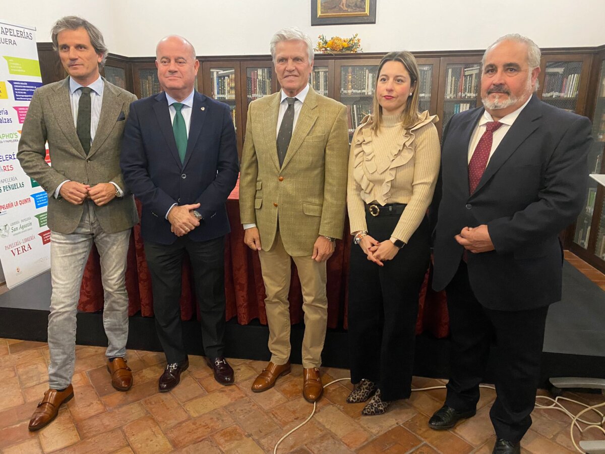 La Navidad Taurina de Antequera se inicia con el emotivo reencuentro de la afición con el maestro Espartaco