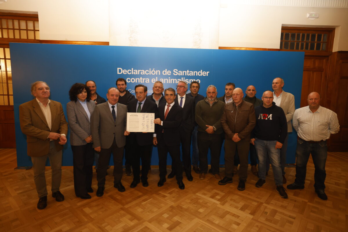 Veintidós asociaciones firman la Declaración de Santander para plantar cara a la ideología animalista