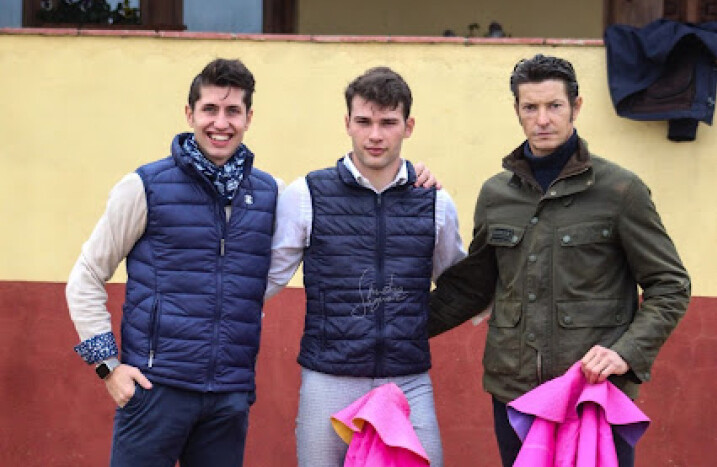 El novillero con caballos Álvaro Sánchez estrena apoderados en 2024