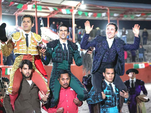 Triple puerta grande en Chilcuautla; oreja para Enrique Garza en Cadereyta