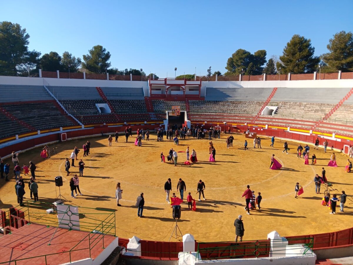 Daimiel celebra un exitoso y solidario taller de toreo de salón