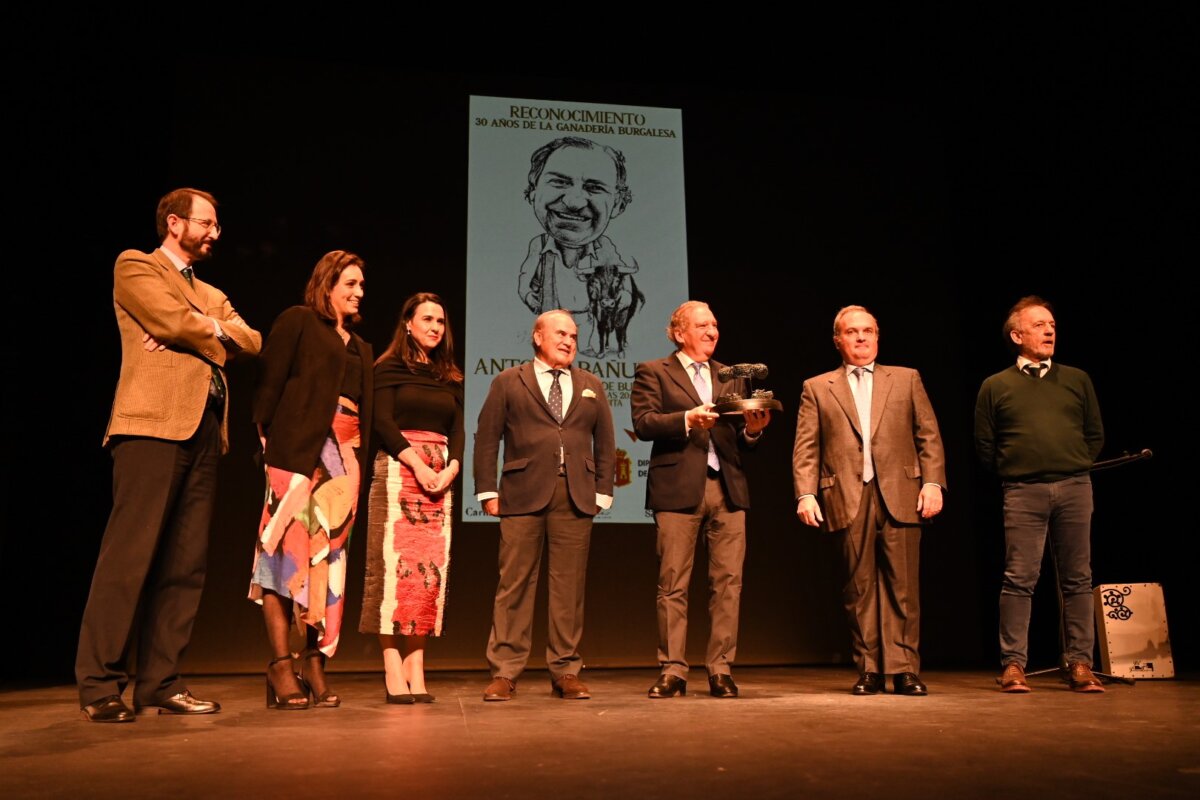Burgos rinde un sincero y emotivo reconocimiento a Antonio Bañuelos