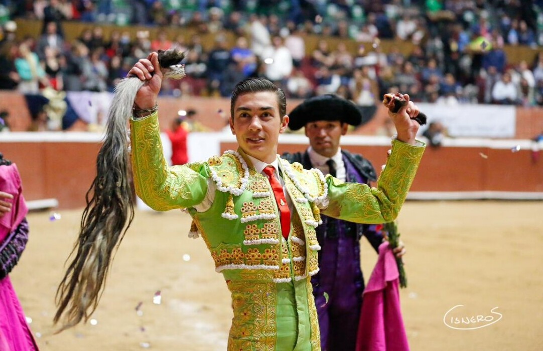 Bruno Aloi, cuatro orejas y rabo en el Palacio del Arte de Morelia.