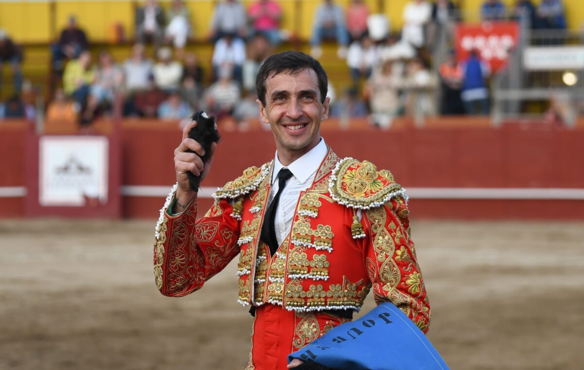 Tarde sin espadas y oreja para Thomas Joubert en Estremera