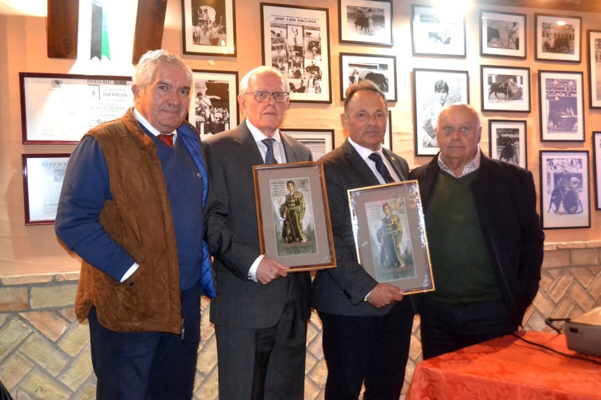 El Puerto ensalza la figura de Paco Camino en una brillante tertulia