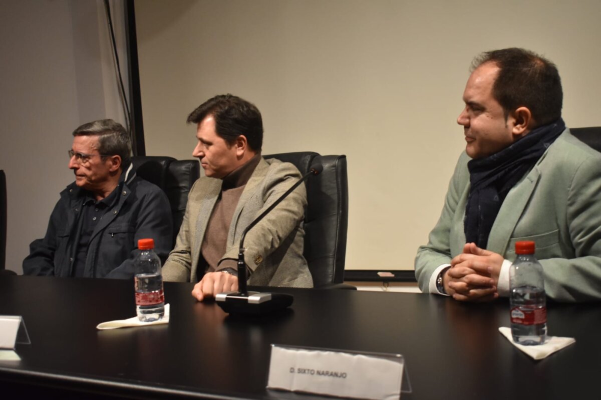 Antonio Lorca, Jorge Casals y Sixto Naranjo clausuran con un rico debate las Jornadas Universitarias de Granada