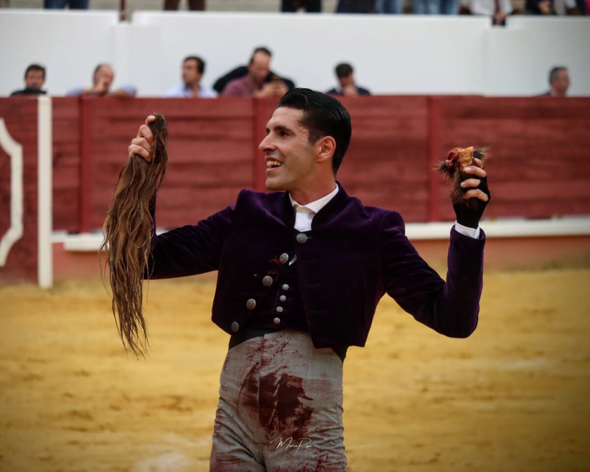 Diez orejas y cuatro rabos en el festival de Don Benito