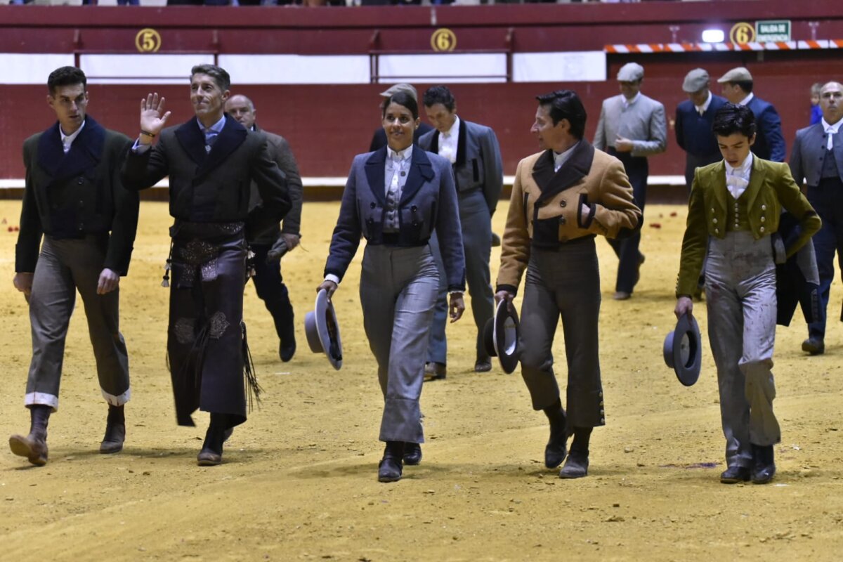Solidaridad y orejas en el festival benéfico de La Flecha