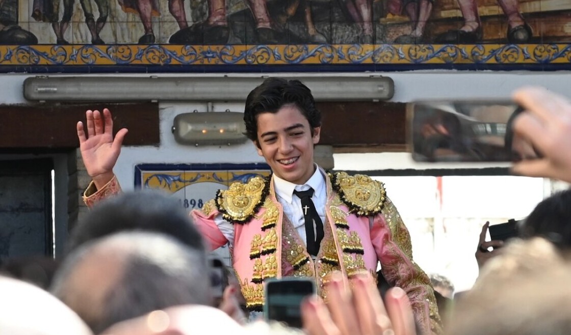 Marco Pérez, cuatro orejas y rabo en la novillada de Andújar