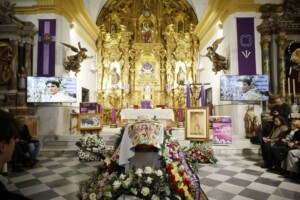 El féretro de Emilio Oliva en la Iglesia de San Telmo I EL DIARIO DE CÁDIZ