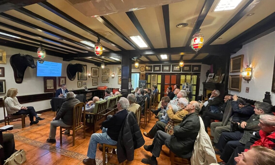 Manuel Fernández diserta sobre el toro en Bilbao: "Es el más bravo de la historia"