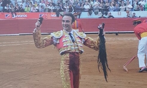 De Enrique Ponce es el trono de la Plaza México