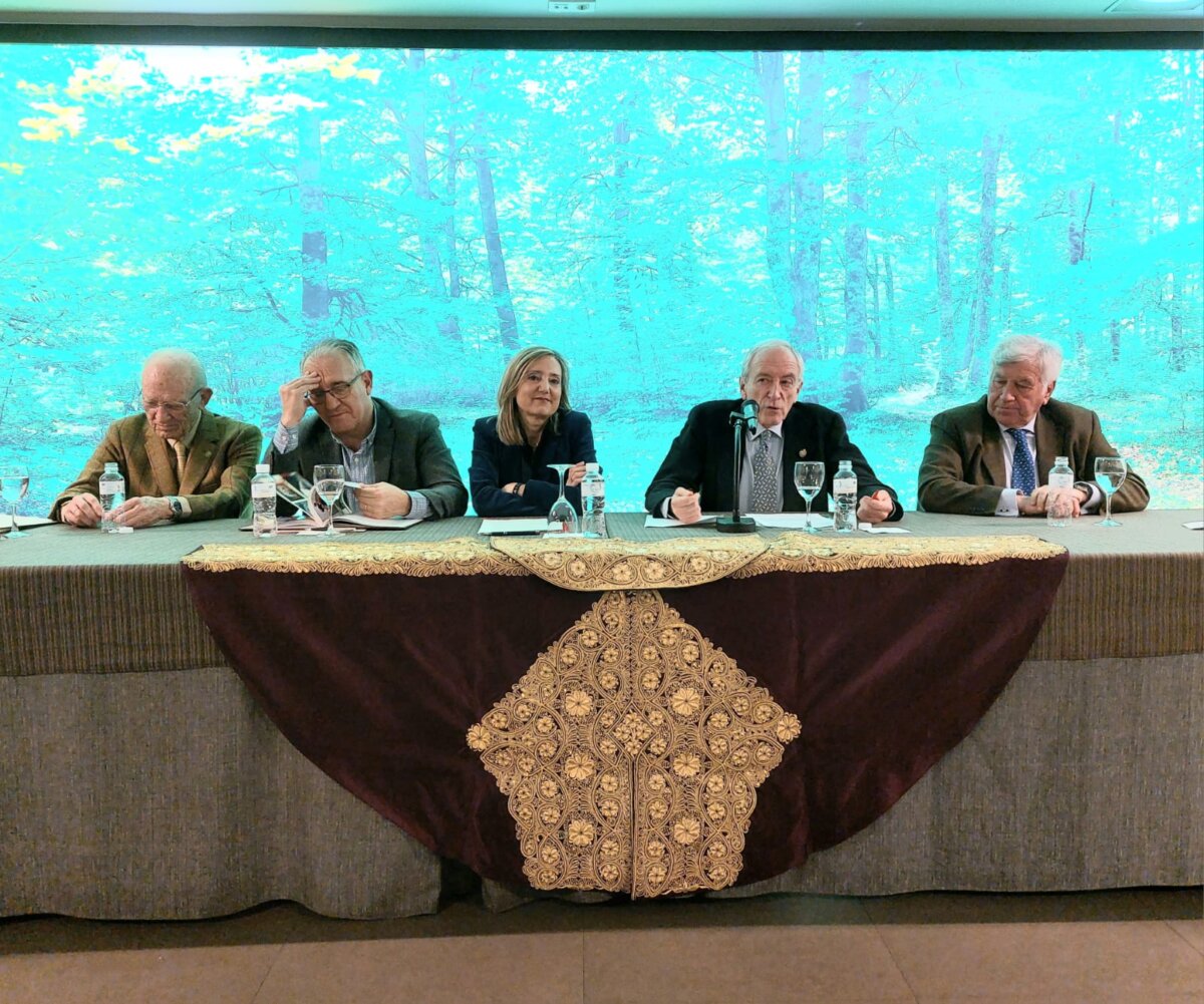 Enrique Maya y Cristina Ibarrola, exalcaldes de Pamplona, defienden sin complejos la tauromaquia