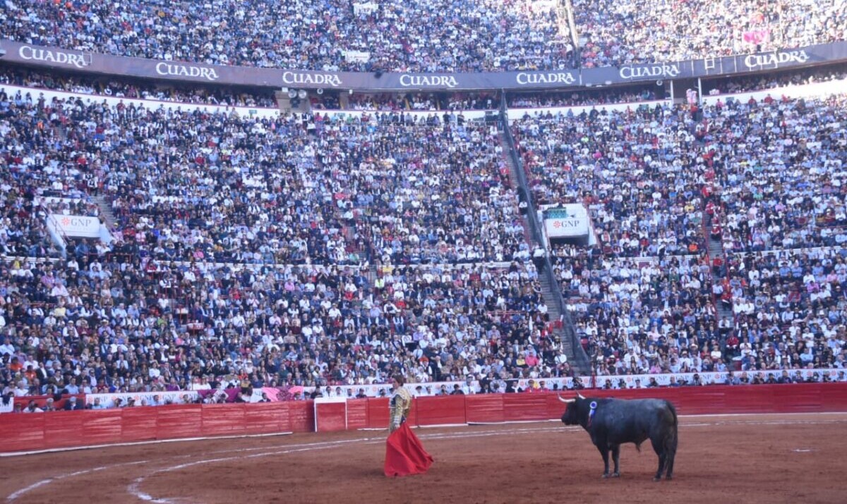La México, llenazo por tercer día consecutivo