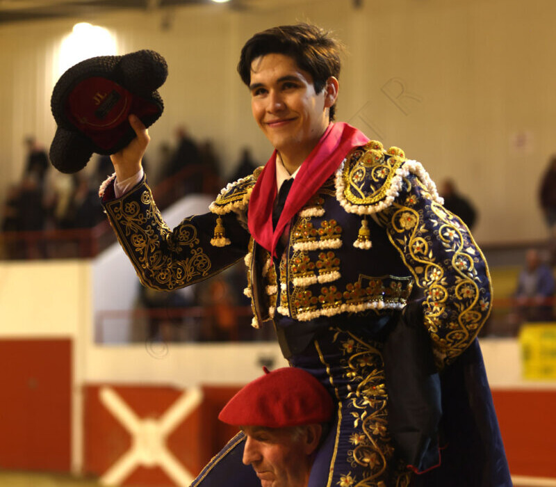 Jairo López triunfa en la novillada sin caballos de Arzacq