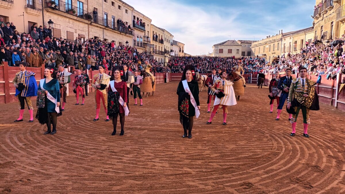 Ciudad Rodrigo: Ismael Martín, un rabo de un novillo de vuelta y esperanzador debut con picadores de El Mene