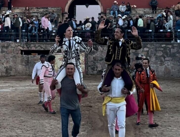 Alboroto de Román en Cañadas de Obregón con un gran toro de Cerro Viejo