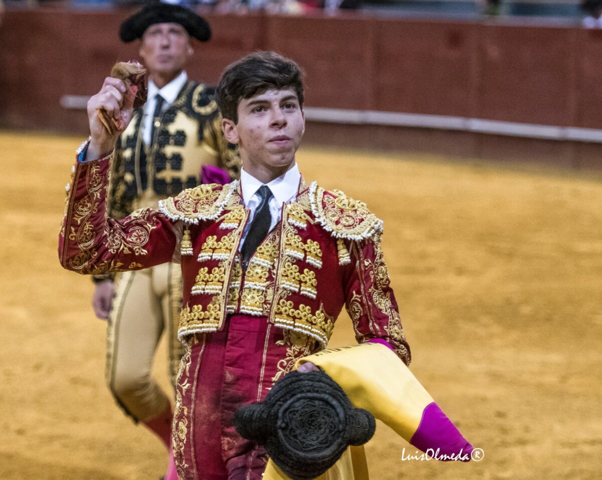 Pedro Rufo impacta en su debut de luces en Vistalegre y Julio Méndez se lleva la oreja