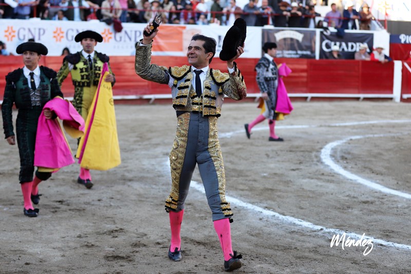 Adame pasea un trofeo y Juan Ortega hace la faena de la tarde en León