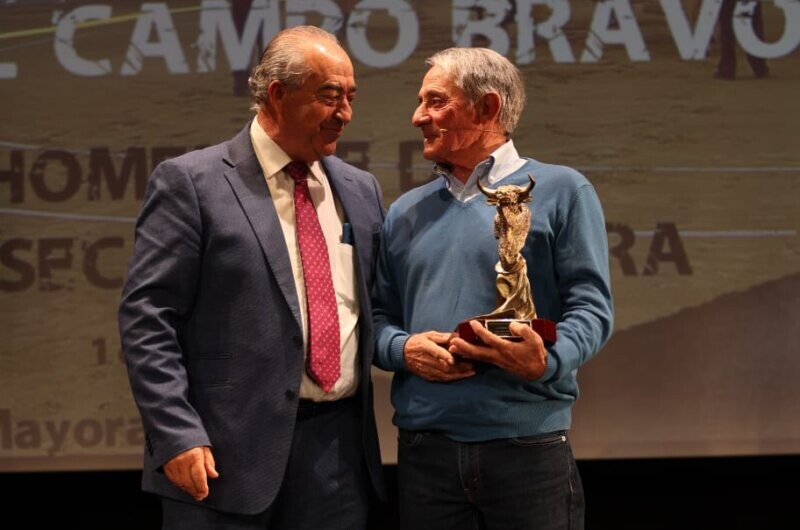 Emotivo homenaje al histórico mayoral Domingo González en Villaseca de la Sagra