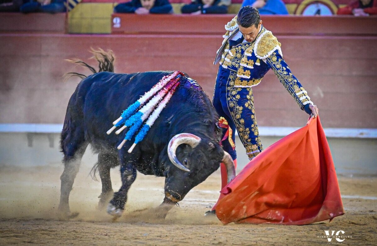 Castella, Manzanares y Talavante, oreja en el cierre de La Magdalena