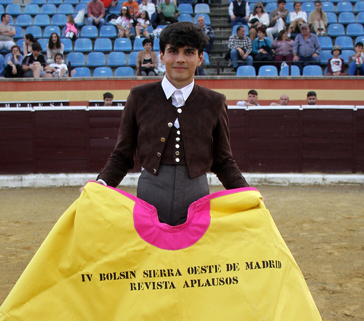Alejandro Rubio gana el IV Bolsín Sierra Oeste y se lleva el capote de Aplausos