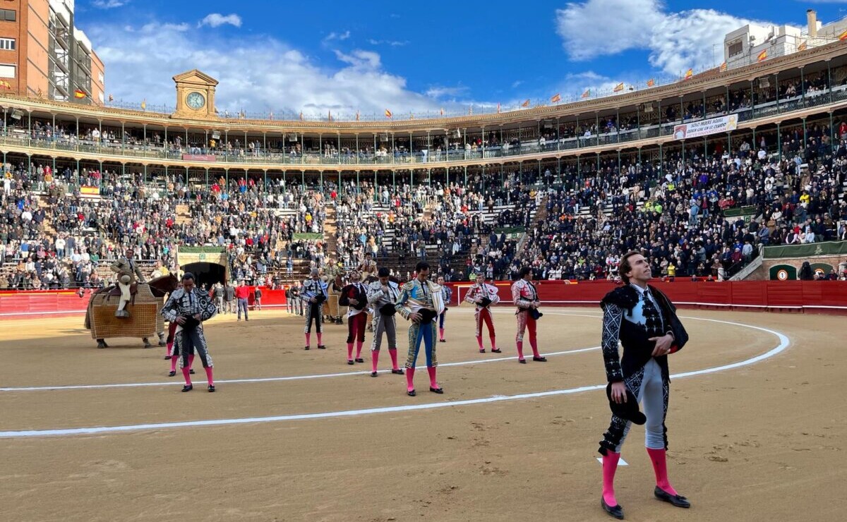 Minuto de silencio en Valencia por el veterinario Julio Soriano Mestre