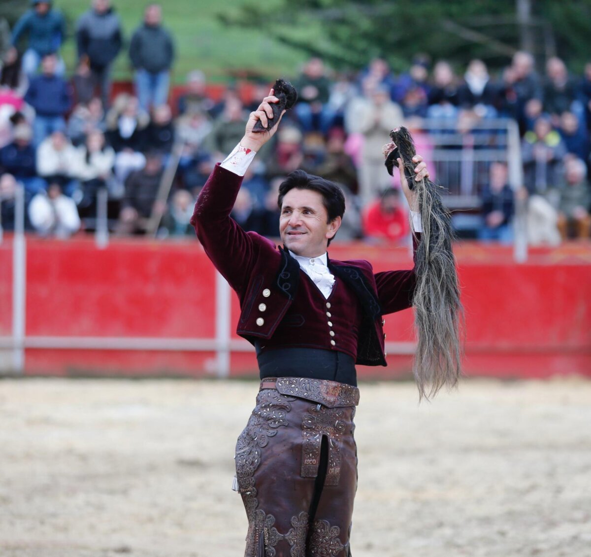 Puerta grande para Ventura, un rabo, El Fandi y Román en Pesaguero