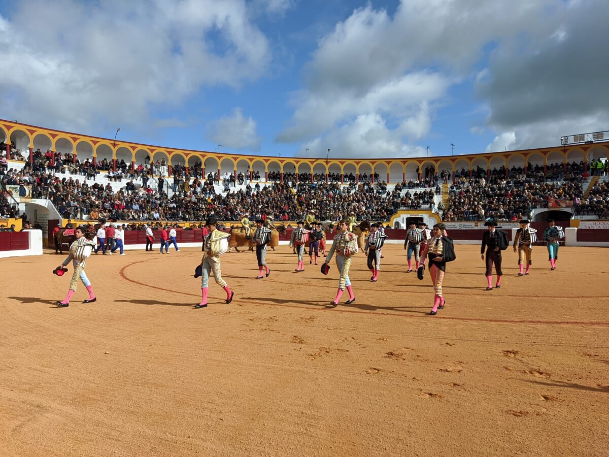Olivenza presenta un ferión: reaparición de Morante, figuras, jóvenes, debut con picadores de Olga Casado...