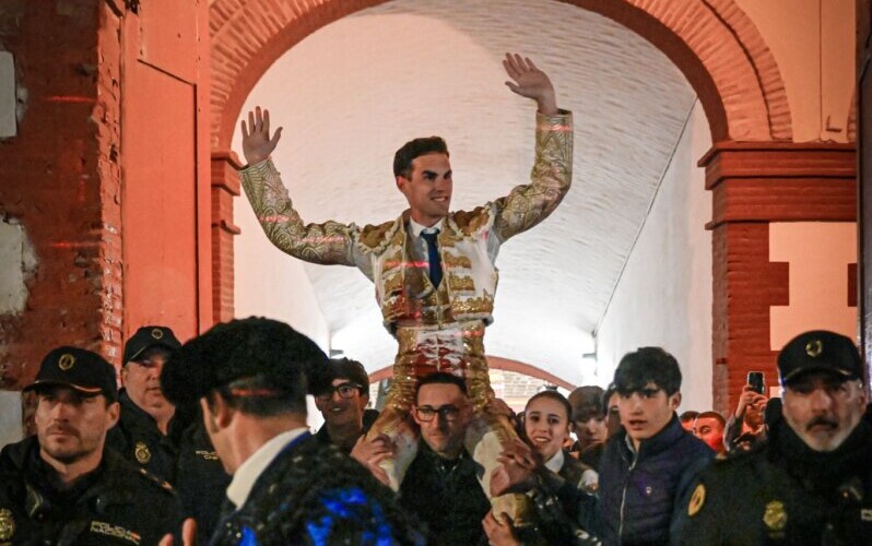 Fernando Adrián, a hombros en Castellón con una brava corrida de Matilla