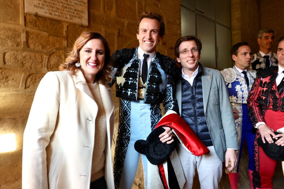 Catalá, Almeida y Mompó, terna política en el solo de Román