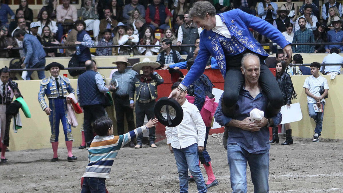 Pablo Hermoso de Mendoza corta un rabo en su adiós a Tlajomulco