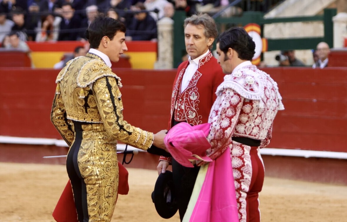 La despedida de Pablo Hermoso de Valencia, con Morante y Nek, en vídeo
