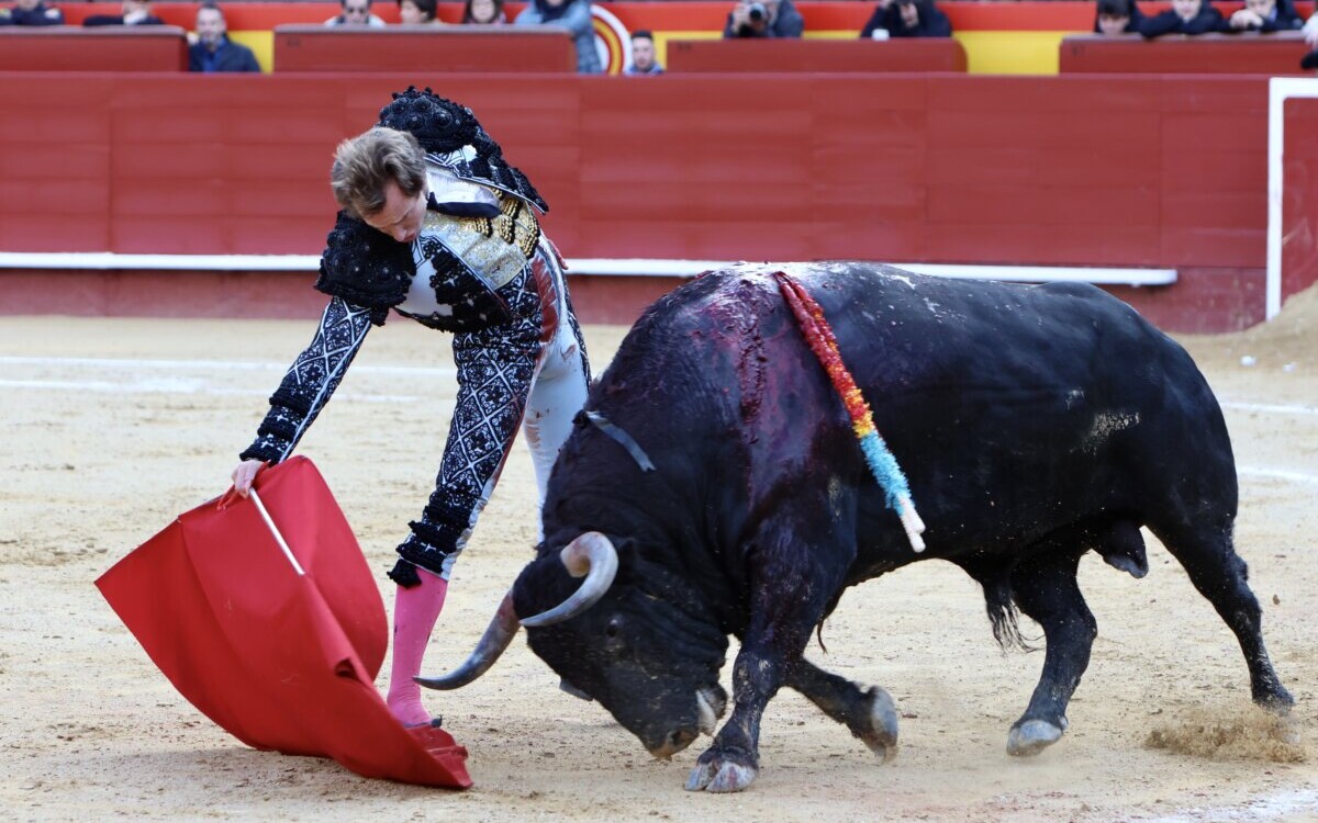 Emoción, disfrute, dolor, tragedia... y al final gloria: así fue la tarde de Román en Valencia