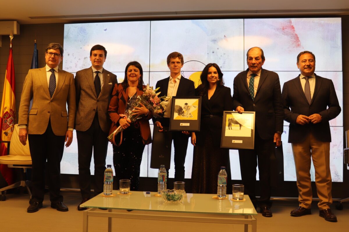 Morante, Miura y Borja Jiménez, premiados por el Círculo Taurino Puerta Carmona en una gran gala