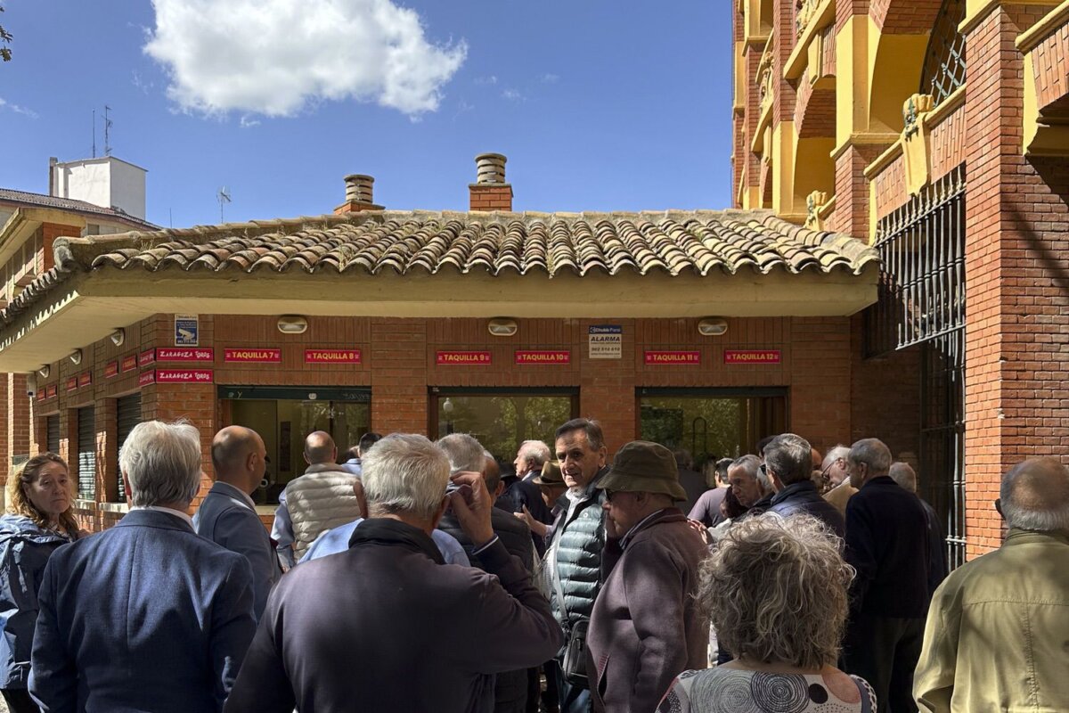 Buen ambiente en la apertura de taquillas de Zaragoza