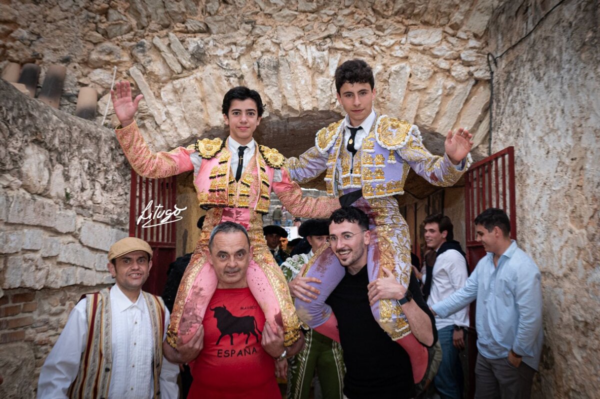 Triunfal festival en Mozoncillo, diez orejas y dos rabos; Marco Pérez y Bruno Gimeno, a hombros en Bocairent