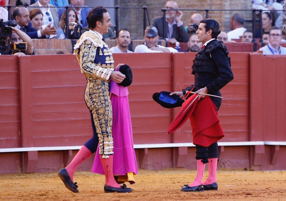 Brindis entre toreros (El jueves de farolillos, en imágenes)