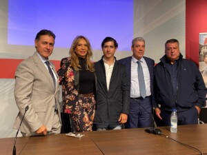 De izquierda a derecha, Teodoro Gómez, director de la Fundación en México, Tomasina, directora, el empresario Víctor L. Caparrós y César González, matador de toros colombiano.