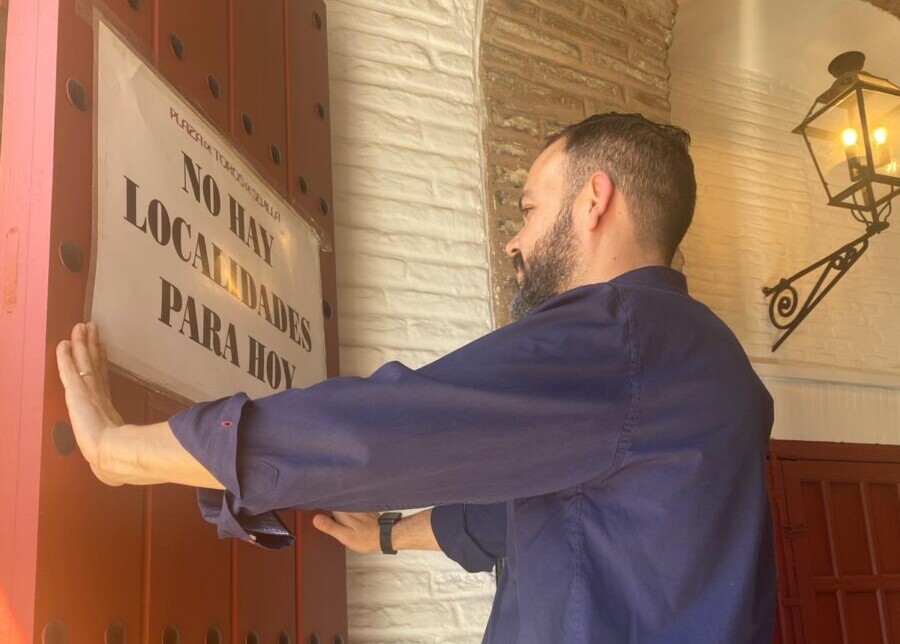 Morante, Manzanares y Aguado cuelgan el "No hay billetes"