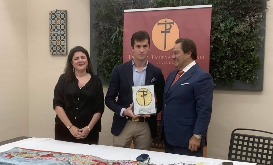 Luque: “No se puede entender que llegue a Sevilla con una corrida toreada"