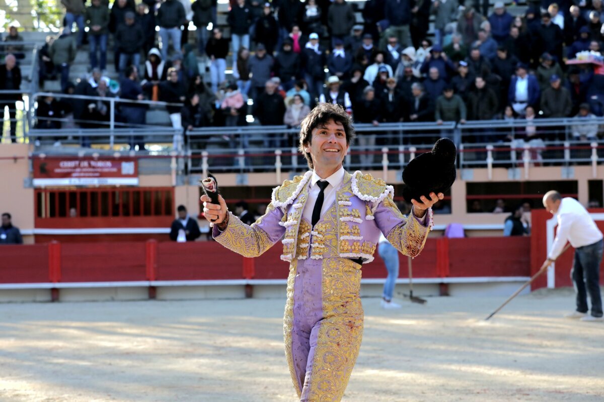 Alberto Lamelas corta la única oreja de una desclasada corrida de Saltillo en Saint Martin de Crau