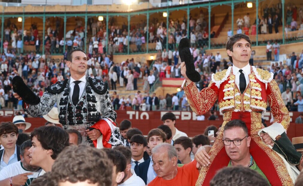 La firmeza de Castella y la entrega de Manzanares desbordan Jerez