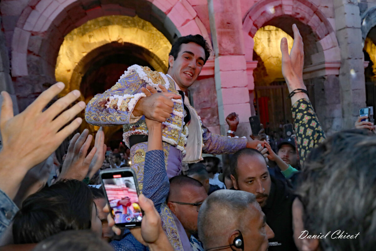 Tomás Rufo abre la puerta de los Cónsules de Nimes y Castella la de los sueños