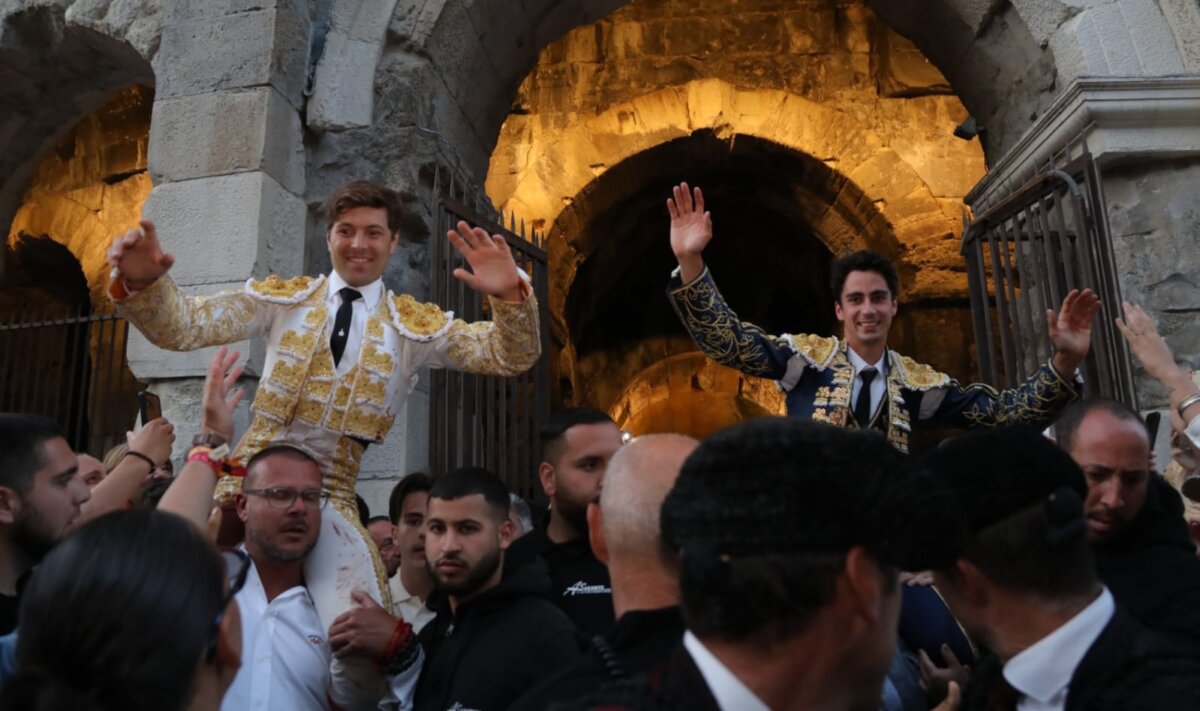 Leal y Solal, por la Puerta de los Cónsules; Adrián por la de cuadrillas en Nimes