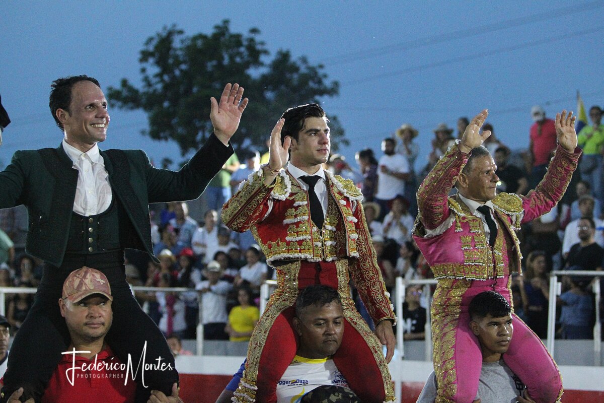 Colombo, tres orejas y rabo, a hombros con El Rubi y Francisco Javier Rodríguez en San Felipe