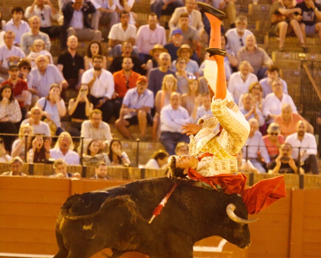 Mariscal Ruiz, varetazo corrido en muslo izquierdo; Álvaro Curiel, herido de pronóstico leve